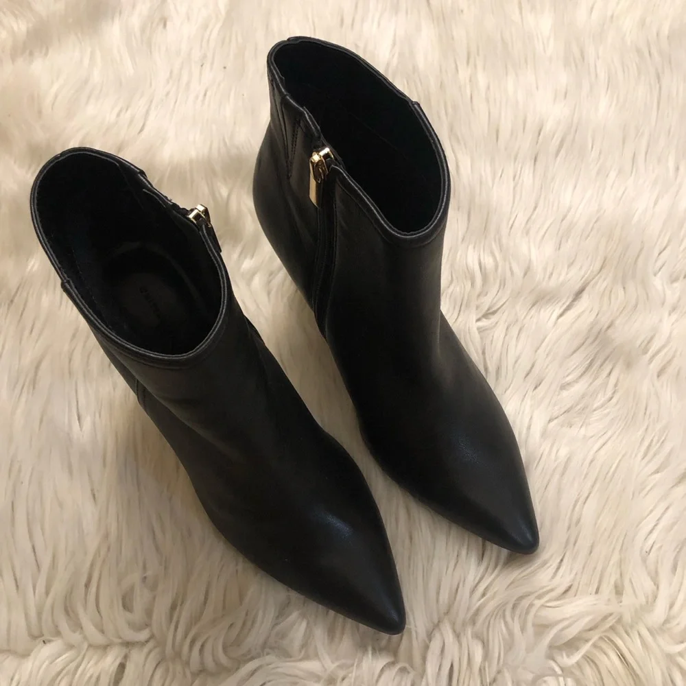 White House Black Market Gold Chain Heel Black Leather Bootie Ankle Boots 8.5